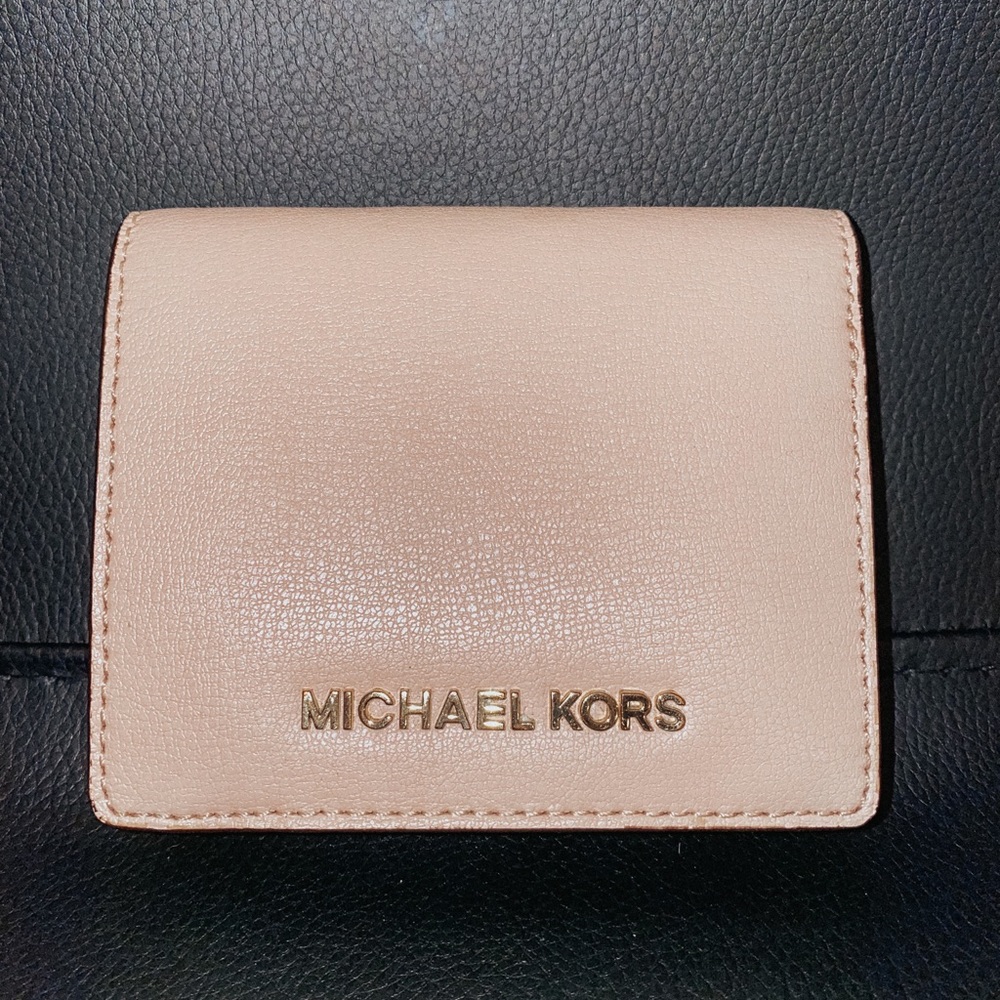 Light Pink Michael Kors Wallet 💕